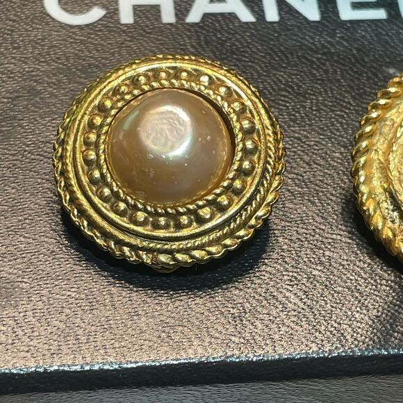 Chanel Gold Pearl Earrings - Picture 4 of 7